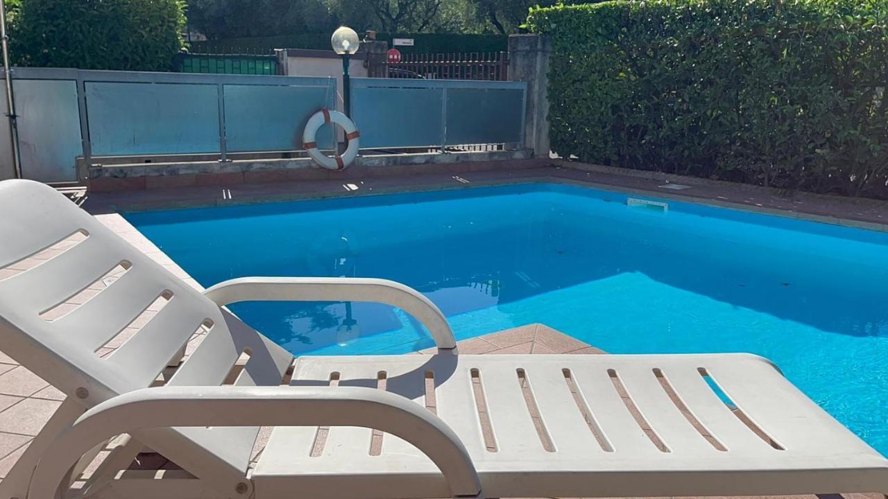 Free Parking - Blue Apartment Vicino Al Centro Сирмионе Екстериор снимка