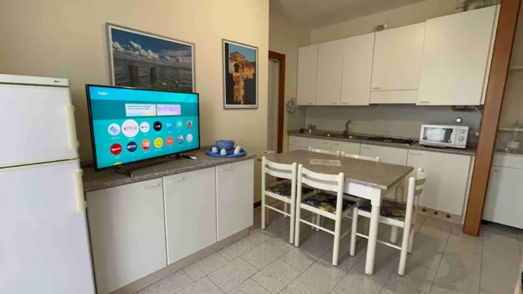 Free Parking - Blue Apartment Vicino Al Centro Сирмионе Екстериор снимка